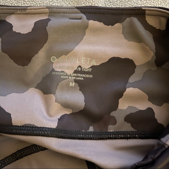 Athleta lightning camo black 7/8 tight leggings medium - Picture 3 of 9